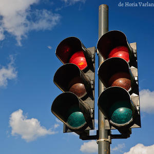 Fotografía de un semáforo.